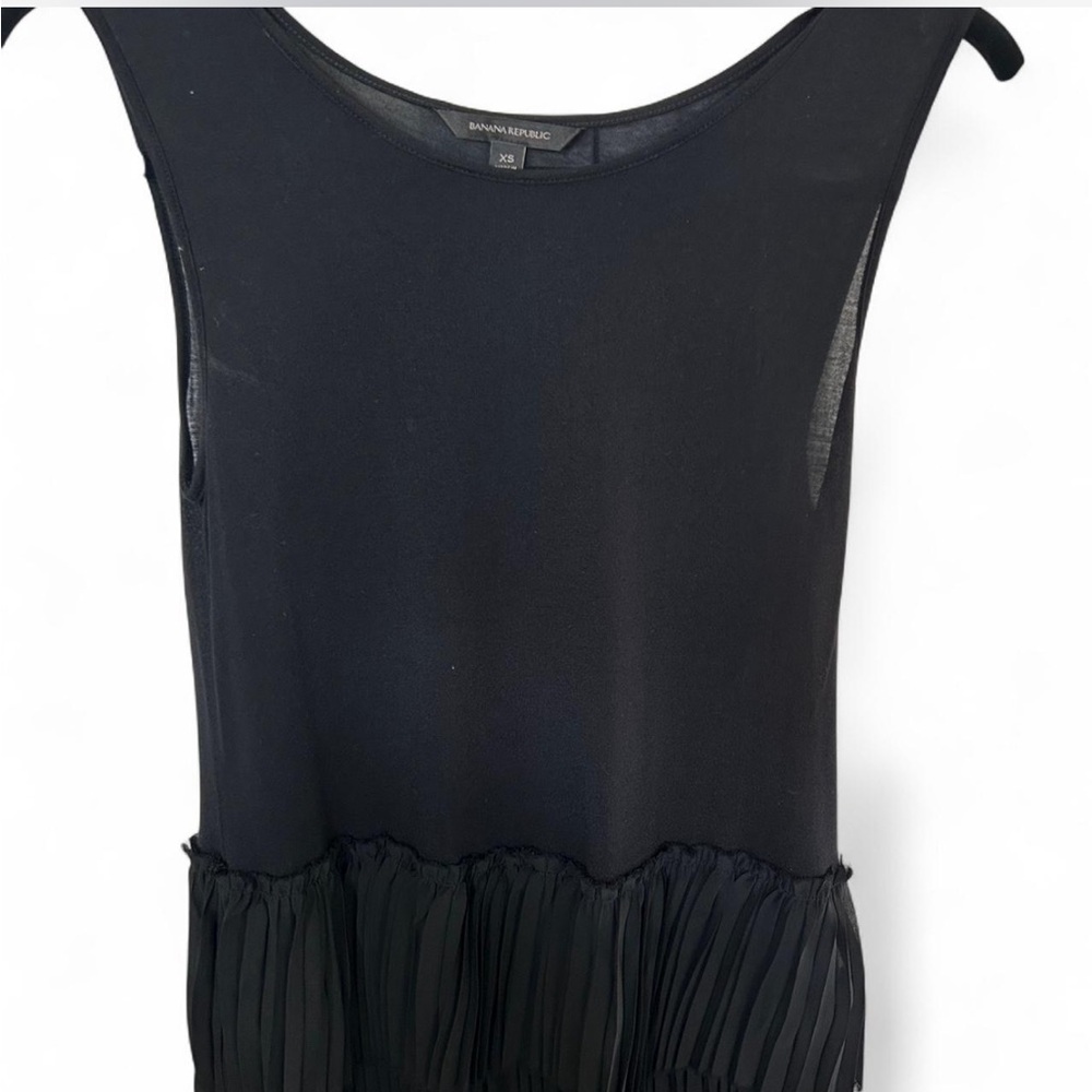 Banana Republic Classic Black pleated tank. Size XS